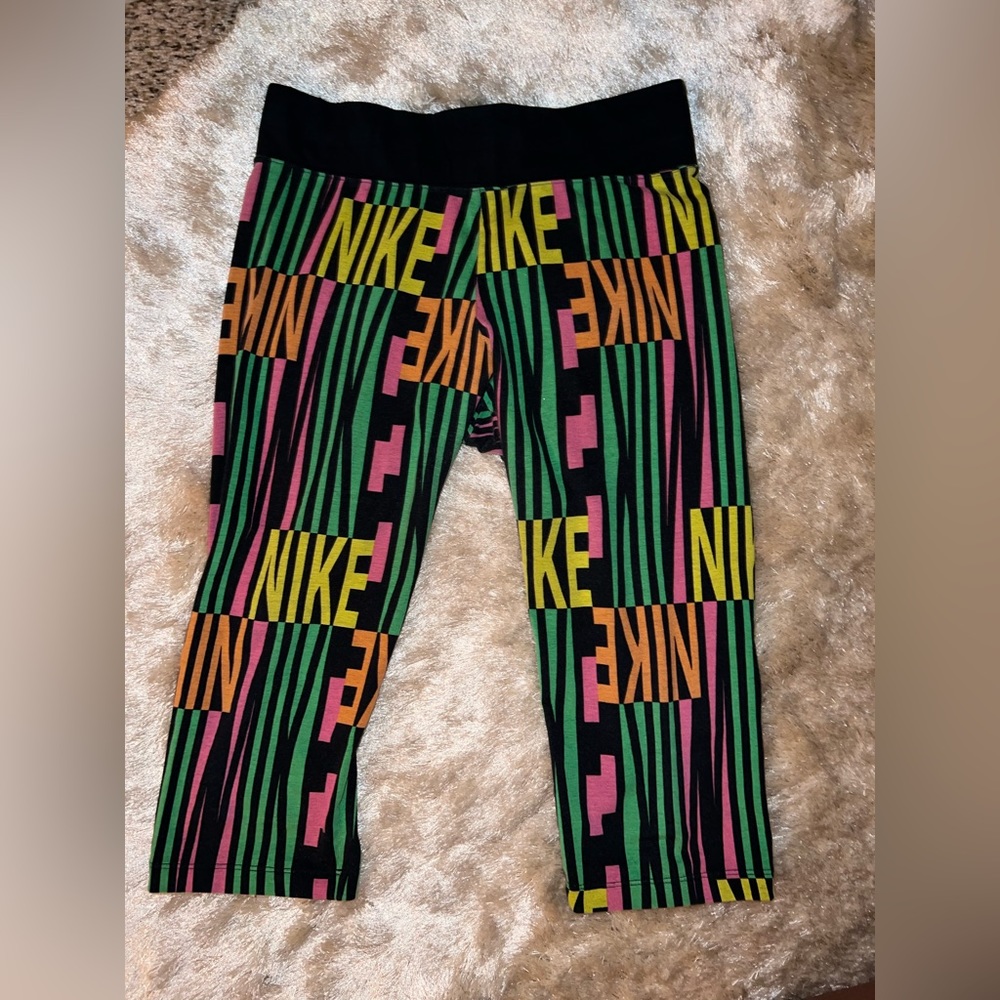 NIKE: Multi-Color Long shorts - Size Medium